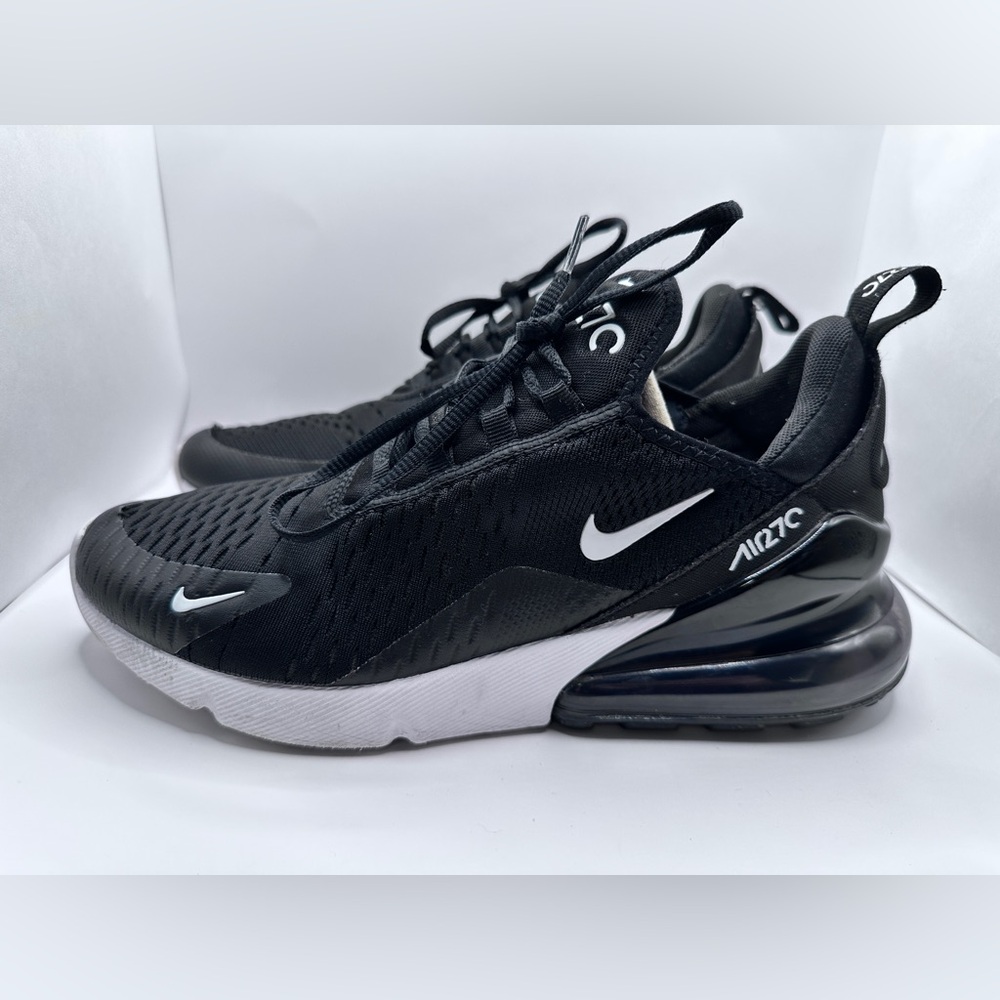 Nike Air Max 270 Black and White women’s Sneakers size 10